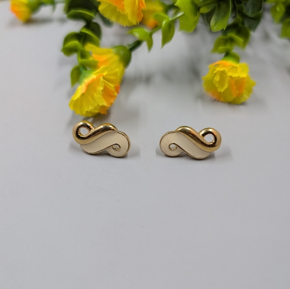 Monet Vintage Gold Plated and Cream Swirl Earrings - Picture 2 of 5